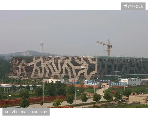 安徽蚌埠龙湖体育馆的“国产化”路径：屹晟建材的玻纤吸音板，如何通过ASTMC423标准测试，进入大型项目采购清单？